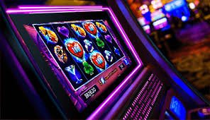 Free Play table lobby showing multiple live dealers on presidenslot apk mobile app